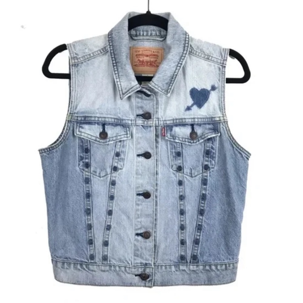 LEVIS distressed jean vest